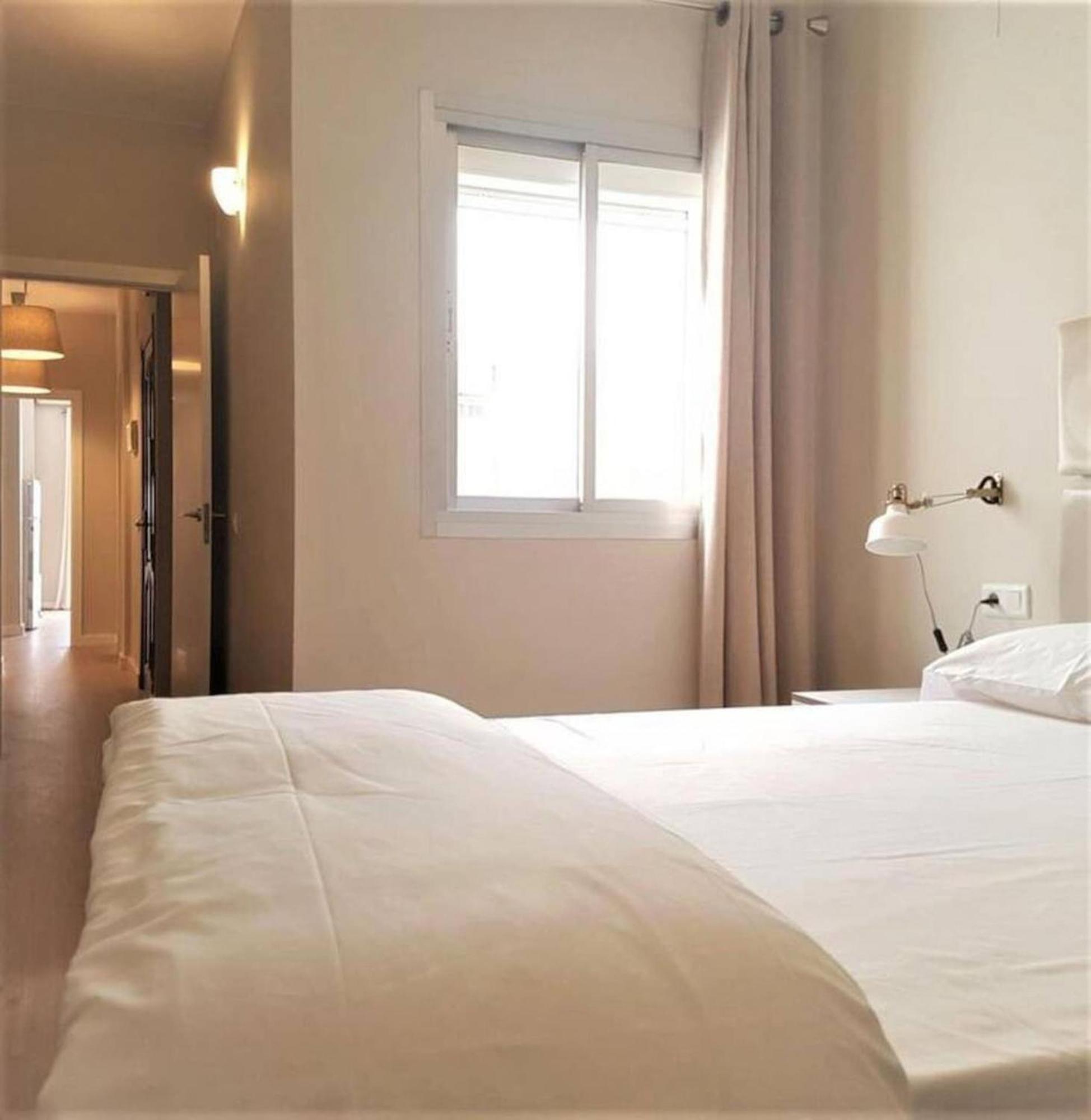 Plaza De La Merced Apartments By Sharingco Malaga Bagian luar foto